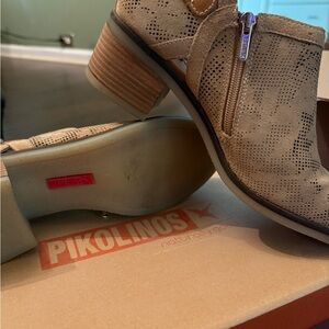 Pikolinos Women's Tan Ankle Boots